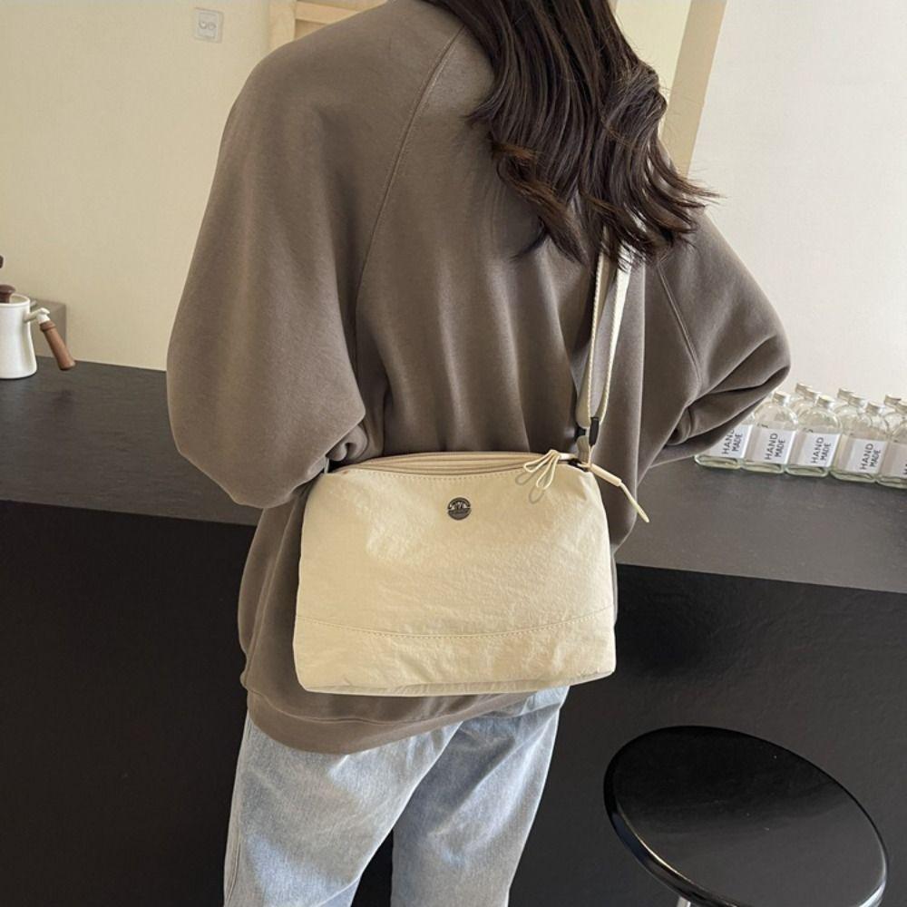 Zipper Nylon Crossbody Bag Multi-functional Small Phone Bag Trendy Waterproof Shoulder Bag Girls чорний
Zipper Nylon Crossbody Bag Multi-functional Small Phone Bag Trendy Waterproof Shoulder Bag Girls чорний