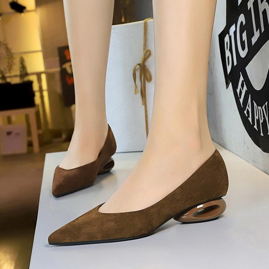 Retro pointed-toe leopard-print suede pumps Women s low-heel open-toe lace-up shoes 40 темно-коричневого кольору
Retro pointed-toe leopard-print suede pumps Women s low-heel open-toe lace-up shoes 40 темно-коричневого кольору