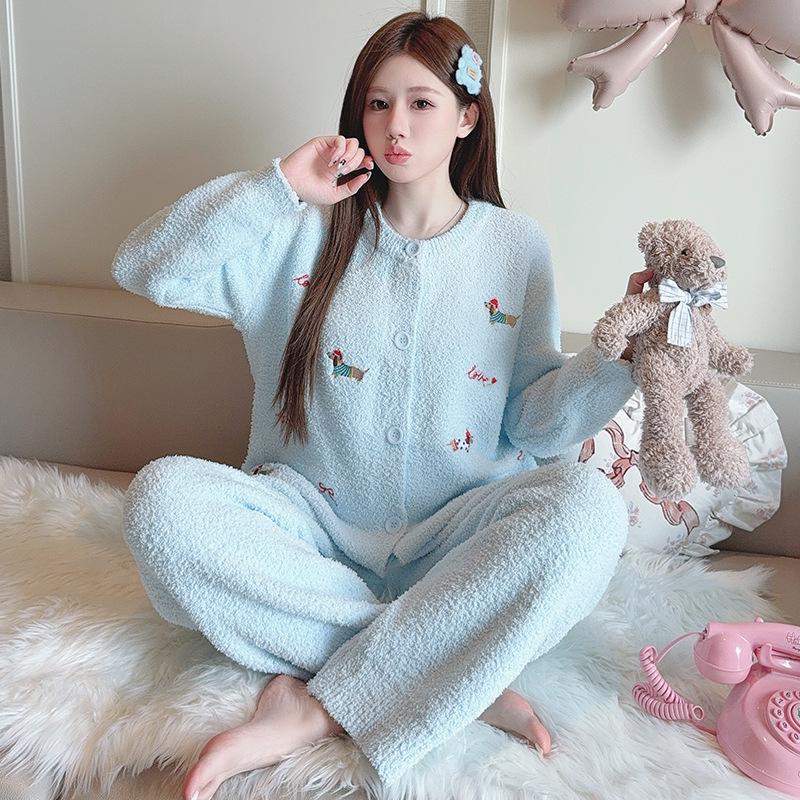Women s Plush Velvet Pajama Set - Sweet & Cozy Autumn/Winter Wear One Size (Recommended for up to 150 lbs)
Women s Plush Velvet Pajama Set - Sweet & Cozy Autumn/Winter Wear One Size (Recommended for up to 150 lbs)
