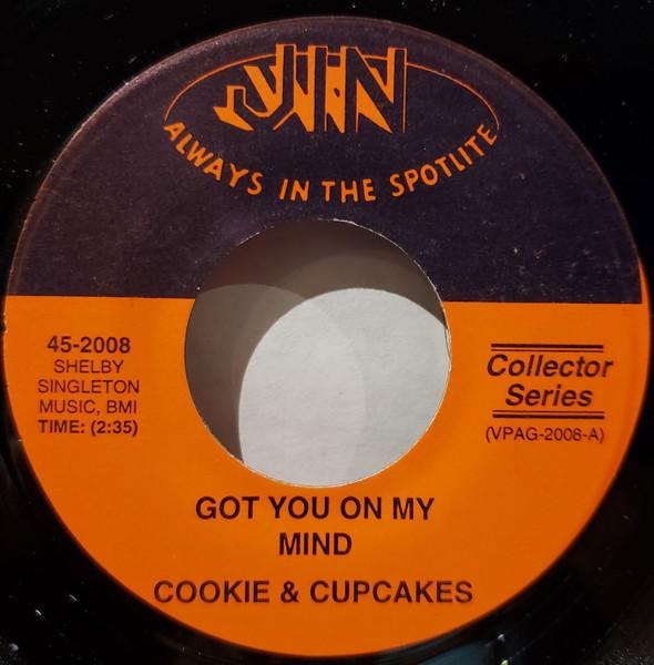 7inch Record COOKIE & HIS CUPCAKES / CLINT WEST - Got You On My Mind / Big Blue Diamo 452008 Jin Records US Rock Used
7inch Record COOKIE & HIS CUPCAKES / CLINT WEST - Got You On My Mind / Big Blue Diamo 452008 Jin Records US Rock Used