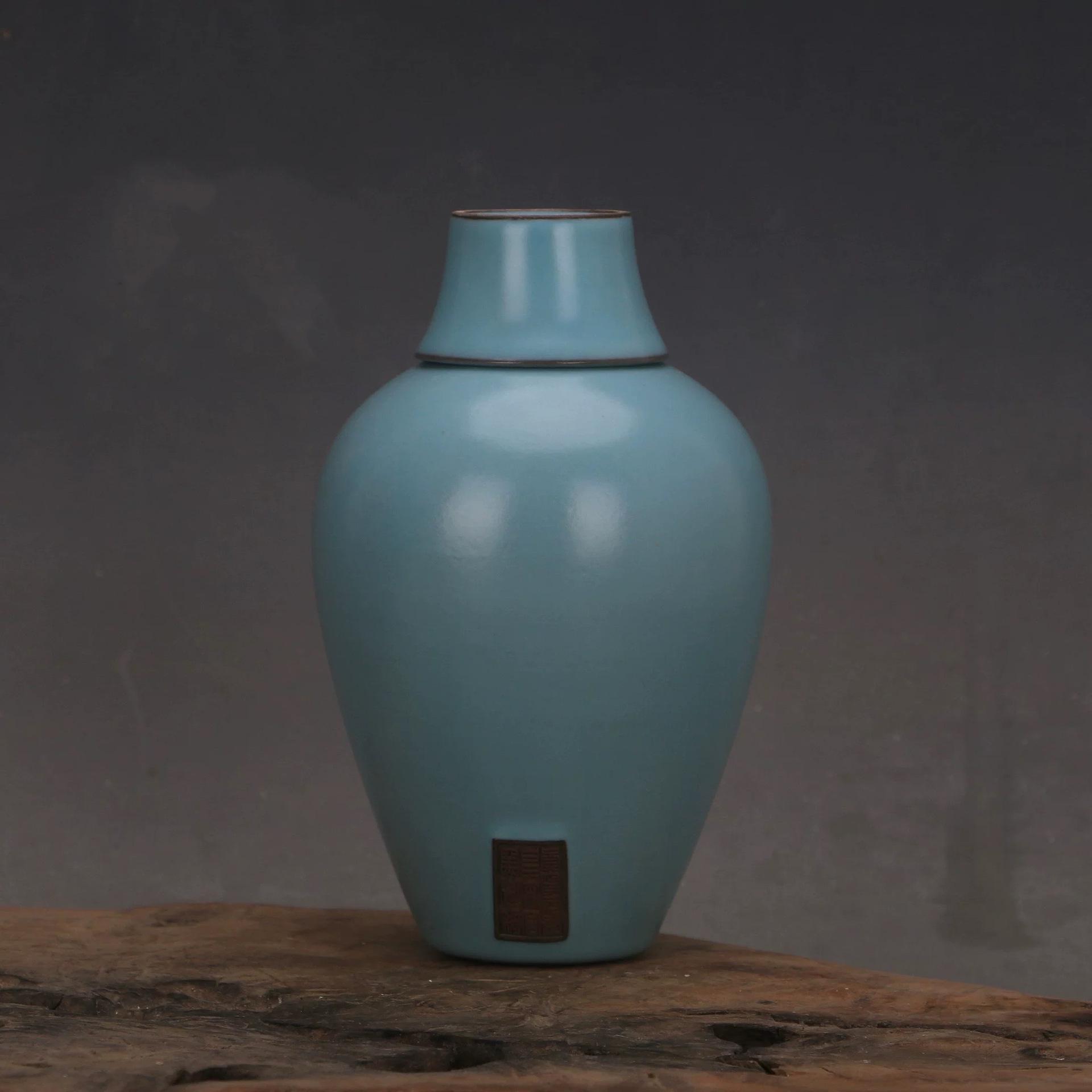 Song Dynasty Style Blue Glaze Tripod Plum Vase with Lid – Authentic-Looking Collectible Display Piece
Song Dynasty Style Blue Glaze Tripod Plum Vase with Lid – Authentic-Looking Collectible Display Piece