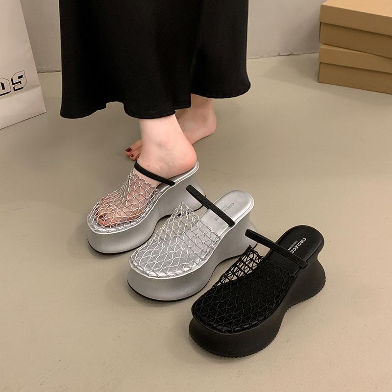 Muffin platform sandals women s 2025 new hollow breathable wedge heel half slippers small height-increasing cool slippers 39 чорний
Muffin platform sandals women s 2025 new hollow breathable wedge heel half slippers small height-increasing cool slippers 39 чорний