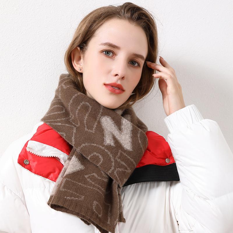 Autumn and winter new scarf thickened warm double-sided letter scarf street fashion versatile multi-color extended scarf Above 175cm червоний
Autumn and winter new scarf thickened warm double-sided letter scarf street fashion versatile multi-color extended scarf Above 175cm червоний