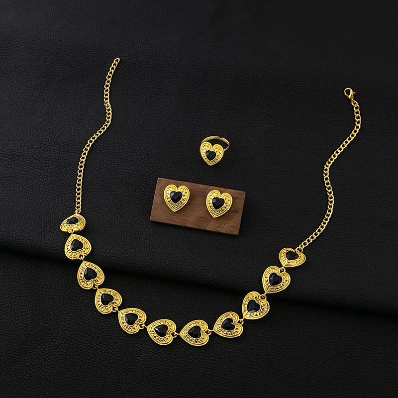 Retro Court Style Love Necklace, Earrings, Ring Set, Dinner Dress, Exaggerated Light Luxury Bridal Jewelry
Retro Court Style Love Necklace, Earrings, Ring Set, Dinner Dress, Exaggerated Light Luxury Bridal Jewelry