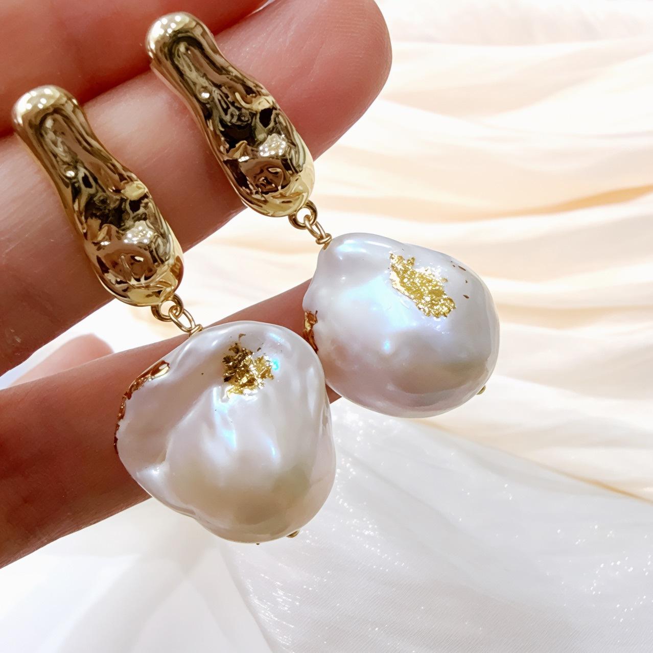 Send girlfriend exaggerated versatile earrings original natural baroque pearl stud earrings gold foil handmade jewelry earrings women Silver needle
Send girlfriend exaggerated versatile earrings original natural baroque pearl stud earrings gold foil handmade jewelry earrings women Silver needle