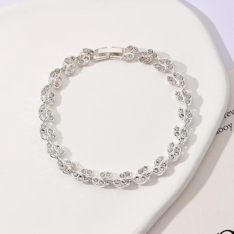 New fashionable and simple style versatile leaf bracelet diamond-encrusted alloy accessories niche design high-end jewelry срібний
New fashionable and simple style versatile leaf bracelet diamond-encrusted alloy accessories niche design high-end jewelry срібний