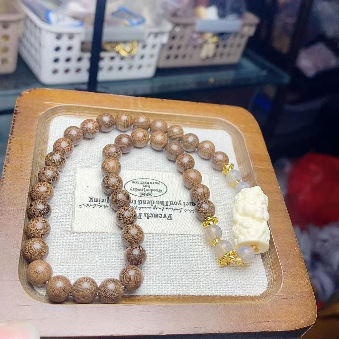 Sandalwood & Tara Double Circle Unisex Bracelet: Simple, Versatile, Fashionable, Exquisite
Sandalwood & Tara Double Circle Unisex Bracelet: Simple, Versatile, Fashionable, Exquisite