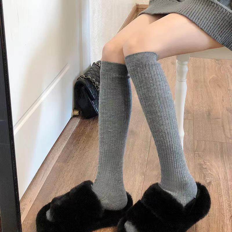Vertical Striped Mid-Calf Socks - Women s School-Style Japanese Knee-High Socks for Spring and Autumn One size, no packaging
Vertical Striped Mid-Calf Socks - Women s School-Style Japanese Knee-High Socks for Spring and Autumn One size, no packaging