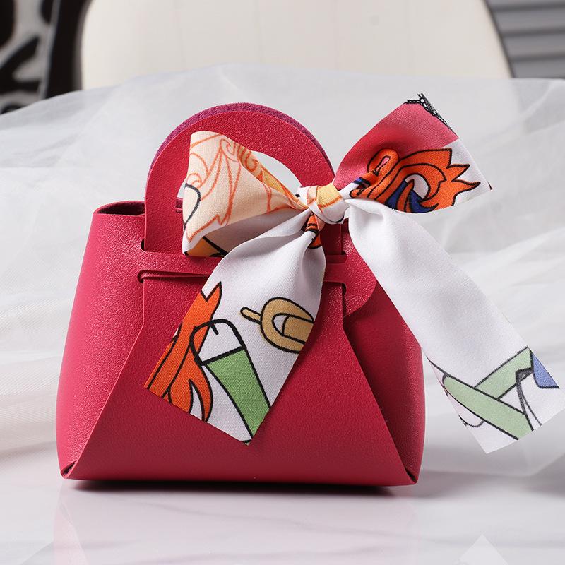 Корейский стиль кожаная конфетная свадебная сумочка и подарочная коробка S (10*5.5*11 cm)
Корейский стиль кожаная конфетная свадебная сумочка и подарочная коробка S (10*5.5*11 cm)