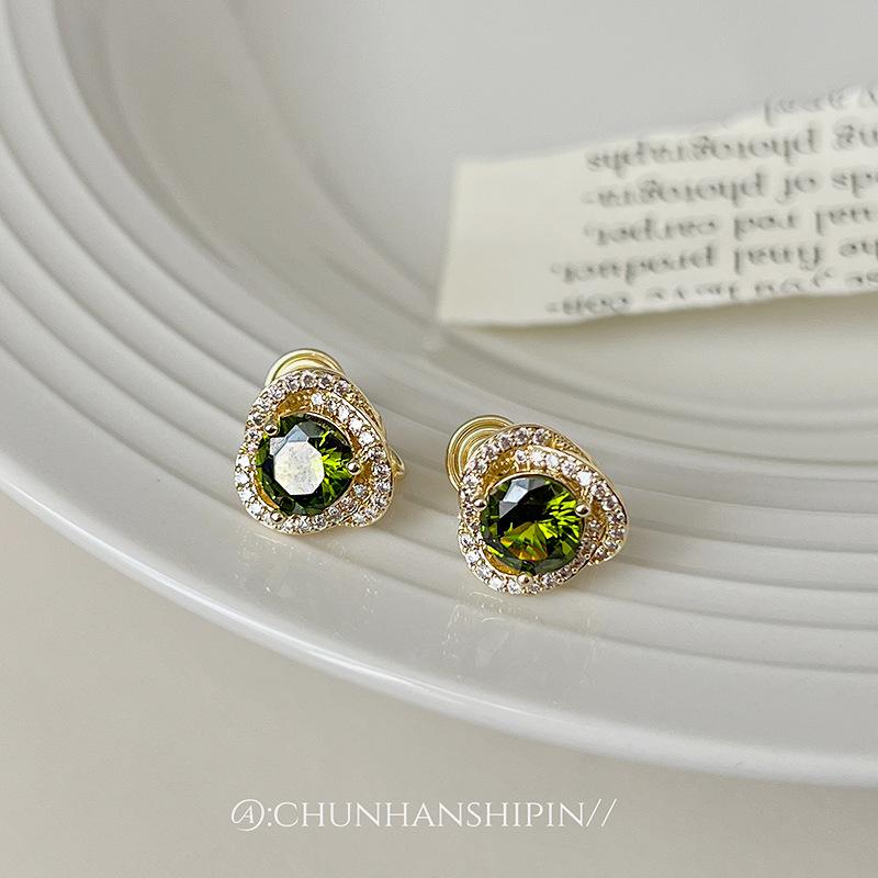 French green zircon mosquito coil disc ear clips without ear piercings earrings women s personality light luxury versatile high-end stud earrings
French green zircon mosquito coil disc ear clips without ear piercings earrings women s personality light luxury versatile high-end stud earrings