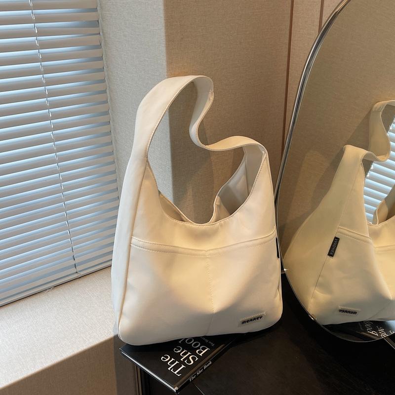 Autumn and winter retro high-end small bag women s new casual versatile hand bag shoulder armpit bag красный
Autumn and winter retro high-end small bag women s new casual versatile hand bag shoulder armpit bag красный