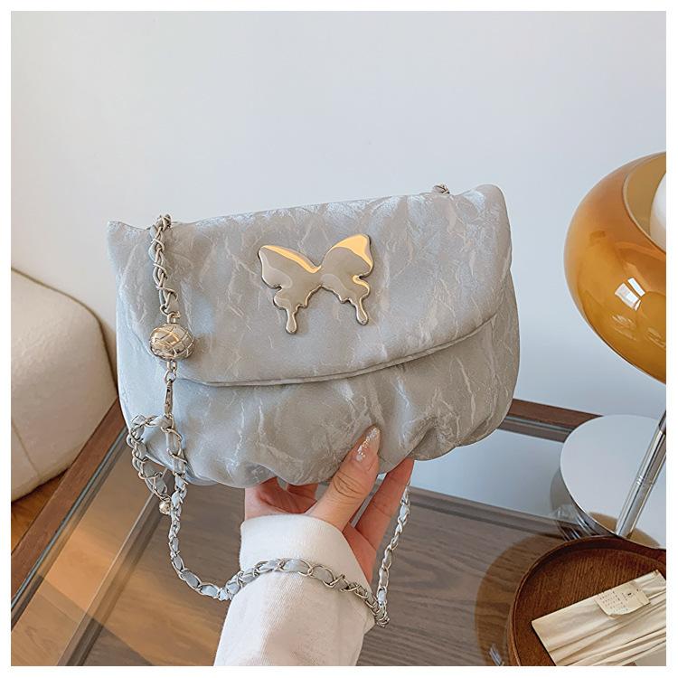 2025 новый повседневный однотонный японские складки инс литературный и художественный стиль маленький свежий кроссбоди большая вместимость плечевая сумка-тоут женская серебряный
2025 новый повседневный однотонный японские складки инс литературный и художественный стиль маленький свежий кроссбоди большая вместимость плечевая сумка-тоут женская серебряный