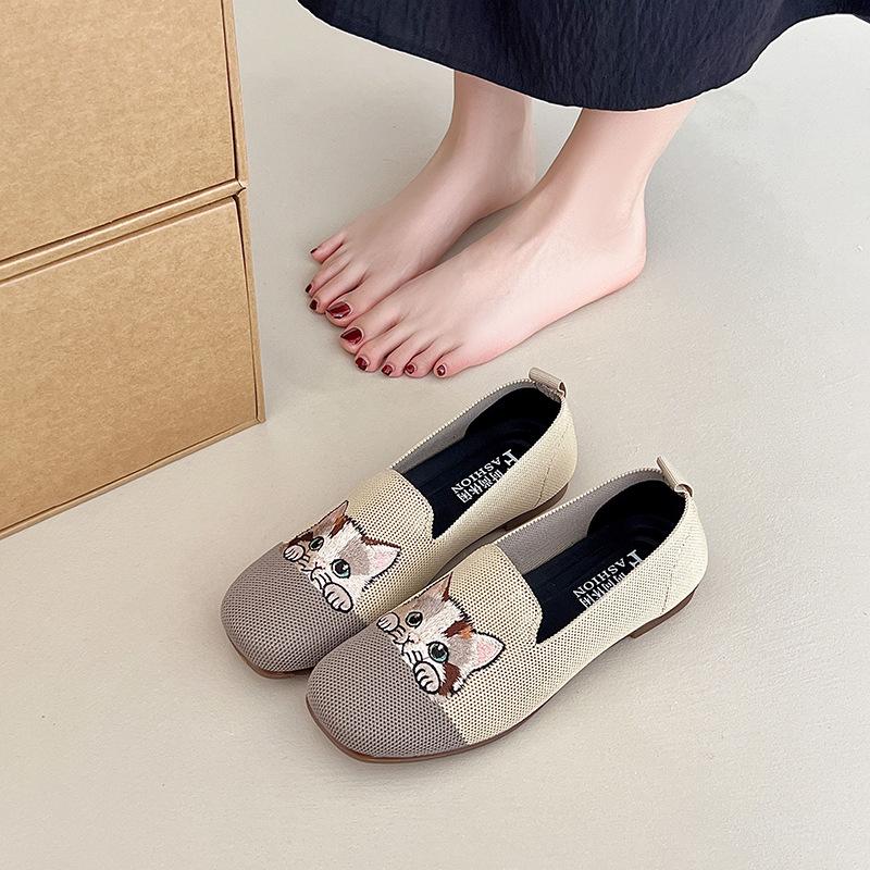 New old Beijing cloth shoes mother shoes embroidered shoes flying woven light breathable comfortable lazy casual shoes 40
New old Beijing cloth shoes mother shoes embroidered shoes flying woven light breathable comfortable lazy casual shoes 40