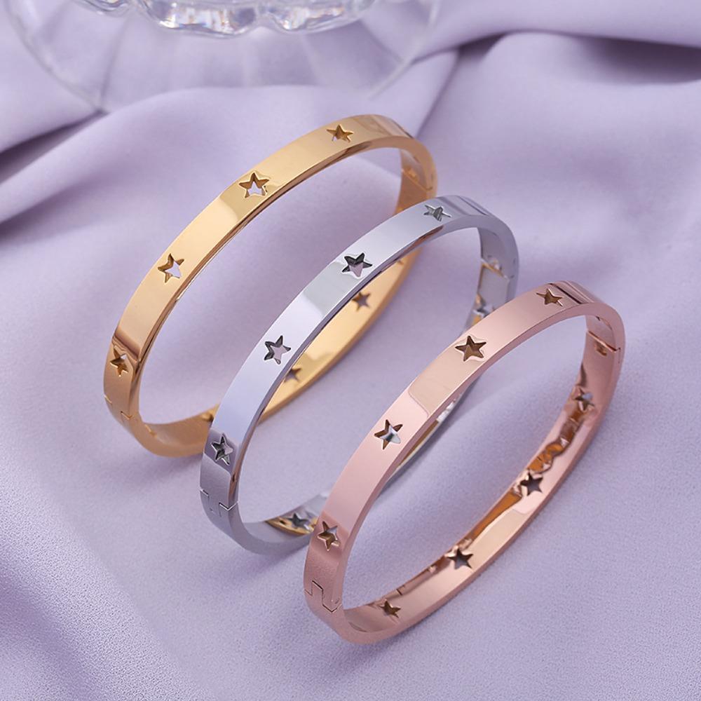 Steel Retro Hollow out Buckle Fashion Jewelry Women Bangle Star Bangle Korean Style Bracelet срібний
Steel Retro Hollow out Buckle Fashion Jewelry Women Bangle Star Bangle Korean Style Bracelet срібний