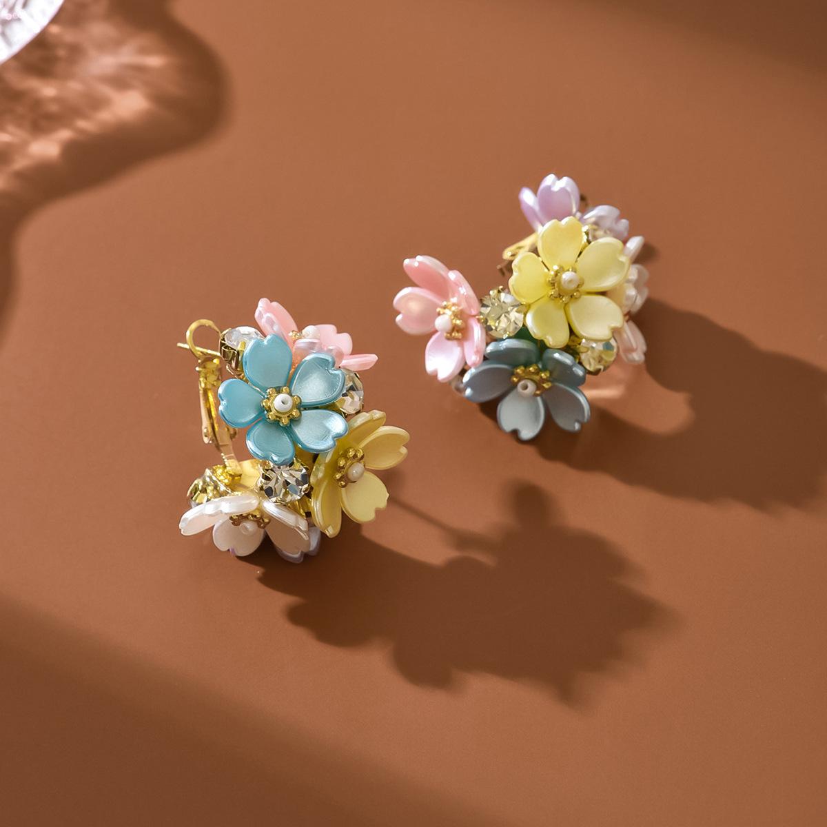 14K Real Gold Plated, Diamond-Set Flower Geometric Earrings, Retro Temperament Studs, High-End Fashion Earrings.
14K Real Gold Plated, Diamond-Set Flower Geometric Earrings, Retro Temperament Studs, High-End Fashion Earrings.