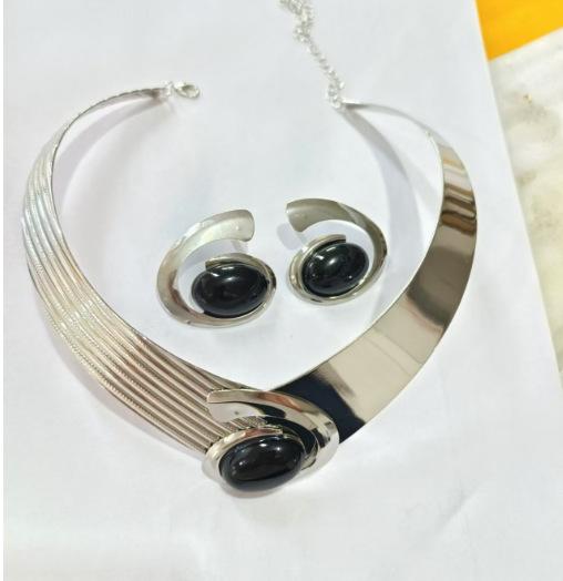 1 Set of Charm Temperament Inlaid Acrylic Earrings, Necklace Set, Retro Design Sense European and American срібло сірий колір
1 Set of Charm Temperament Inlaid Acrylic Earrings, Necklace Set, Retro Design Sense European and American срібло сірий колір