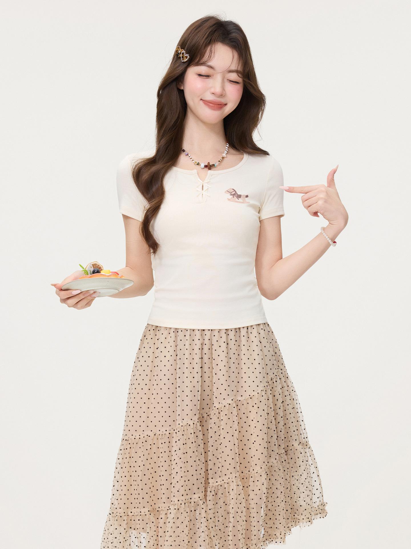 Korean rice apricot semi-open-necked pony print front shoulder short-sleeved T-shirt women s summer new short top S
Korean rice apricot semi-open-necked pony print front shoulder short-sleeved T-shirt women s summer new short top S
