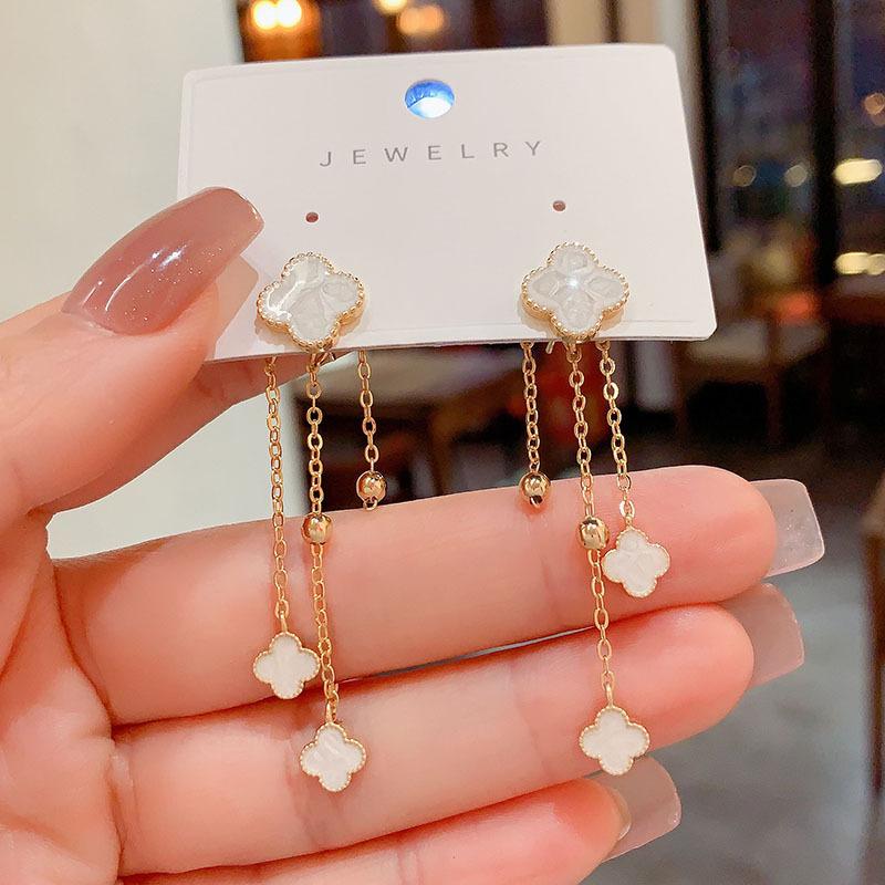 Long Fashion Four-leaf Clover Tassel Earrings Light Luxury Unique Design Drop Glaze Earrings Personalized Earrings
Long Fashion Four-leaf Clover Tassel Earrings Light Luxury Unique Design Drop Glaze Earrings Personalized Earrings