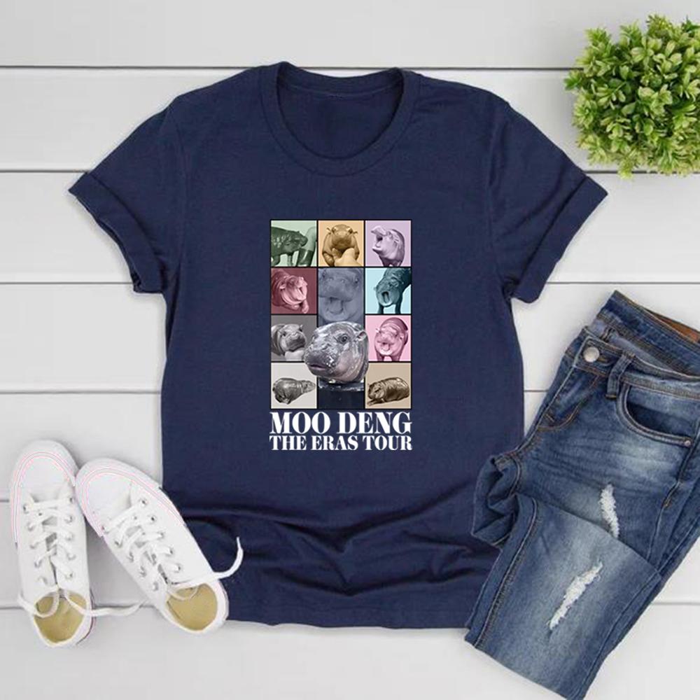 Moo Deng Hippo Eras Tour Shirt Baby Hippo Funny T-Shirt Cute Moo Deng T-Shirt Жіночі графічні футболки Подарунок для любителів домашніх тварин XXXL темно-синього кольору
Moo Deng Hippo Eras Tour Shirt Baby Hippo Funny T-Shirt Cute Moo Deng T-Shirt Жіночі графічні футболки Подарунок для любителів домашніх тварин XXXL темно-синього кольору
