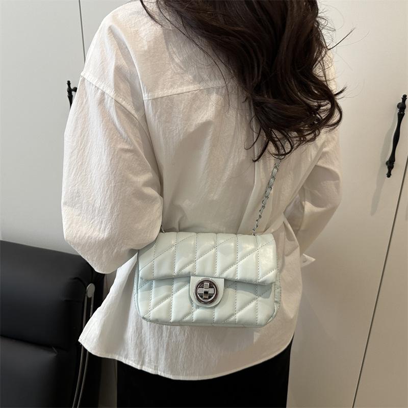 Popular bags women s early spring new fashion rhombus embroidered thread shoulder bag lock messenger bag чёрный
Popular bags women s early spring new fashion rhombus embroidered thread shoulder bag lock messenger bag чёрный