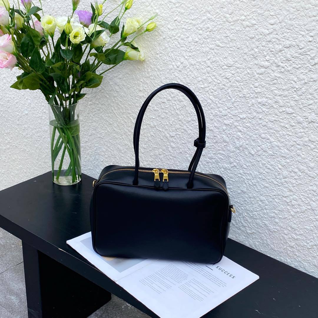 Женская сумка 2025 новая осенне-зимняя сумка-мессенджер нишевая кожаная женская сумка на плечо маленькая квадратная сумка сумка для боулинга 33*20*11cm
Женская сумка 2025 новая осенне-зимняя сумка-мессенджер нишевая кожаная женская сумка на плечо маленькая квадратная сумка сумка для боулинга 33*20*11cm