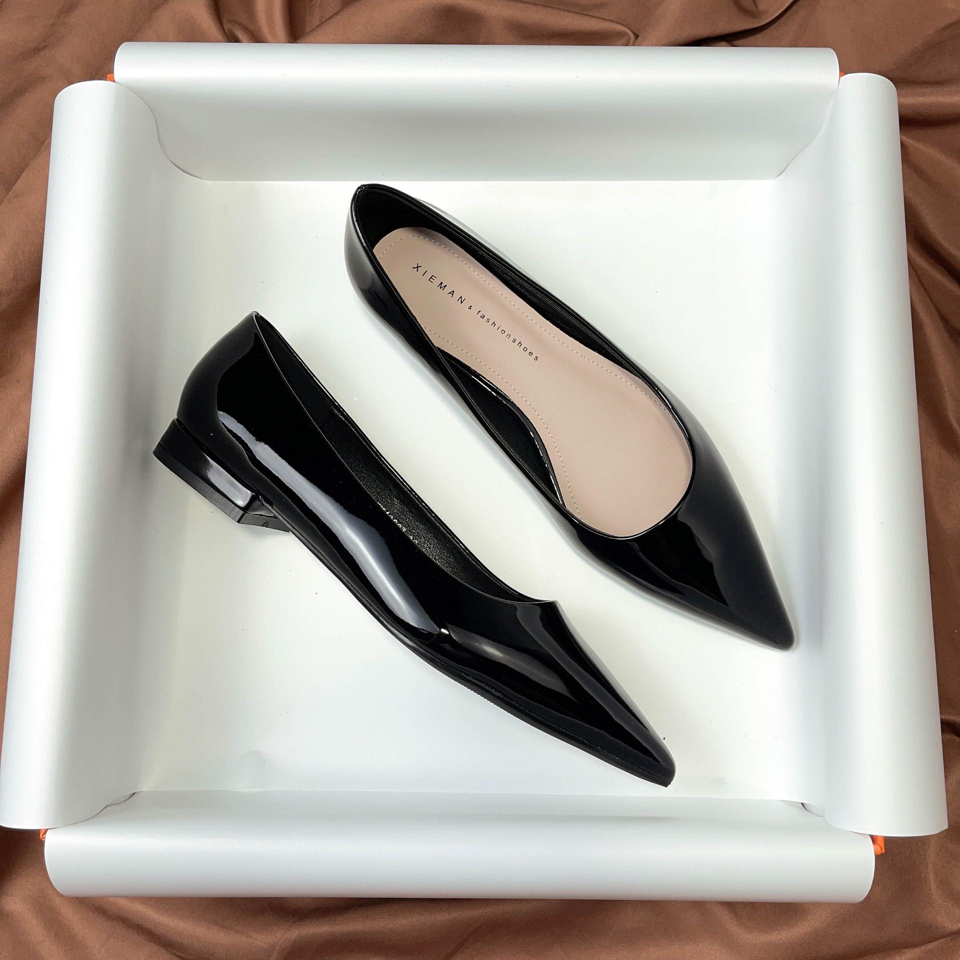 Black patent leather flats women s summer soft-soled new models versatile pointed head shallow mouth 34
Black patent leather flats women s summer soft-soled new models versatile pointed head shallow mouth 34