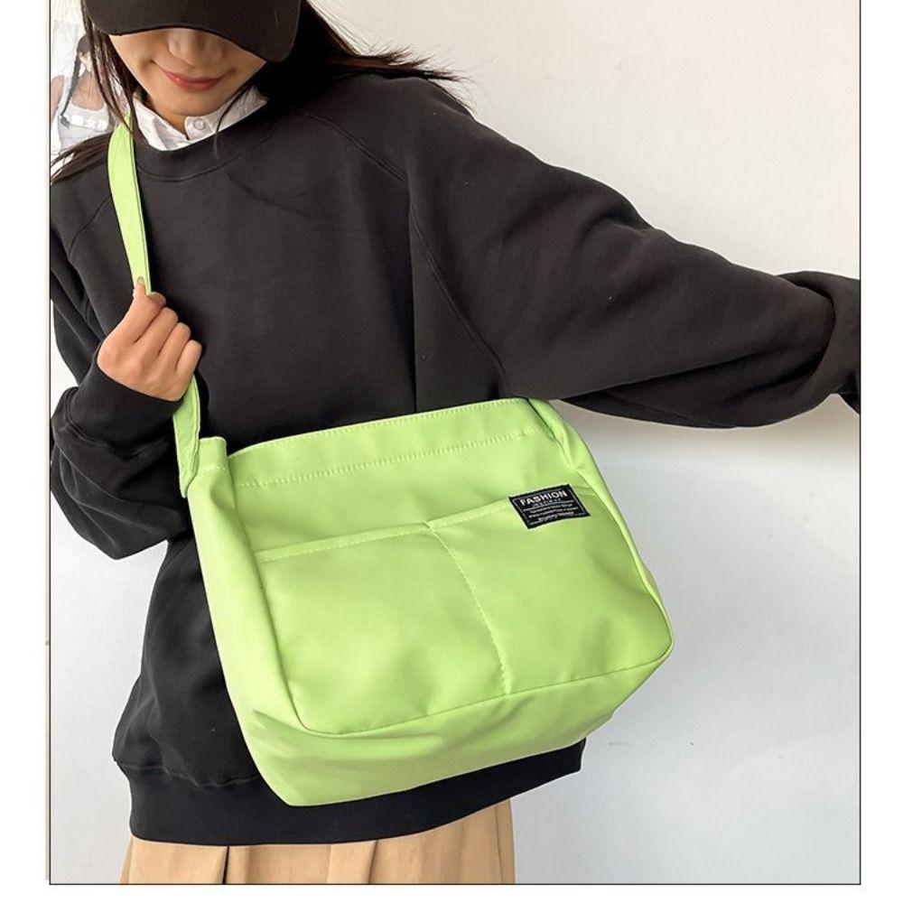 Простая сумка через плечо Водонепроницаемая сумка через плечо Модная большая сумка для мужчин и женщин
Простая сумка через плечо Водонепроницаемая сумка через плечо Модная большая сумка для мужчин и женщин