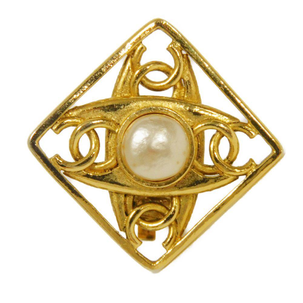 Used 10097 Quadruple COCO Mark Pearl 7982 Diamond-Shaped Gold Plated 23 Vintage Single Ear CC Mark Ivory Women s from
Used 10097 Quadruple COCO Mark Pearl 7982 Diamond-Shaped Gold Plated 23 Vintage Single Ear CC Mark Ivory Women s from