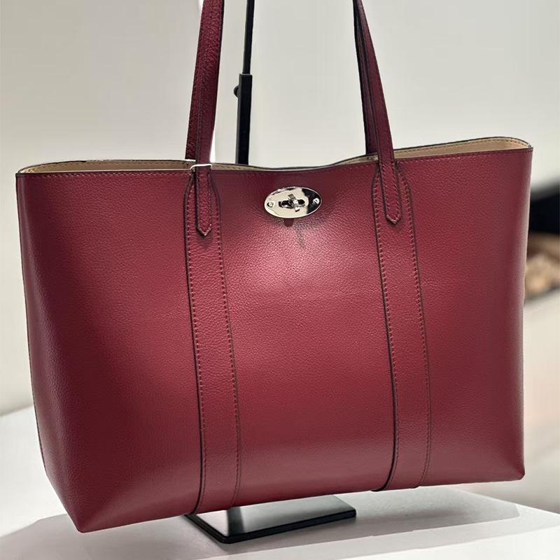 2025 Spring Women s Large Capacity Fashion Cowhide Tote Handbag 38x13x28 CM
2025 Spring Women s Large Capacity Fashion Cowhide Tote Handbag 38x13x28 CM