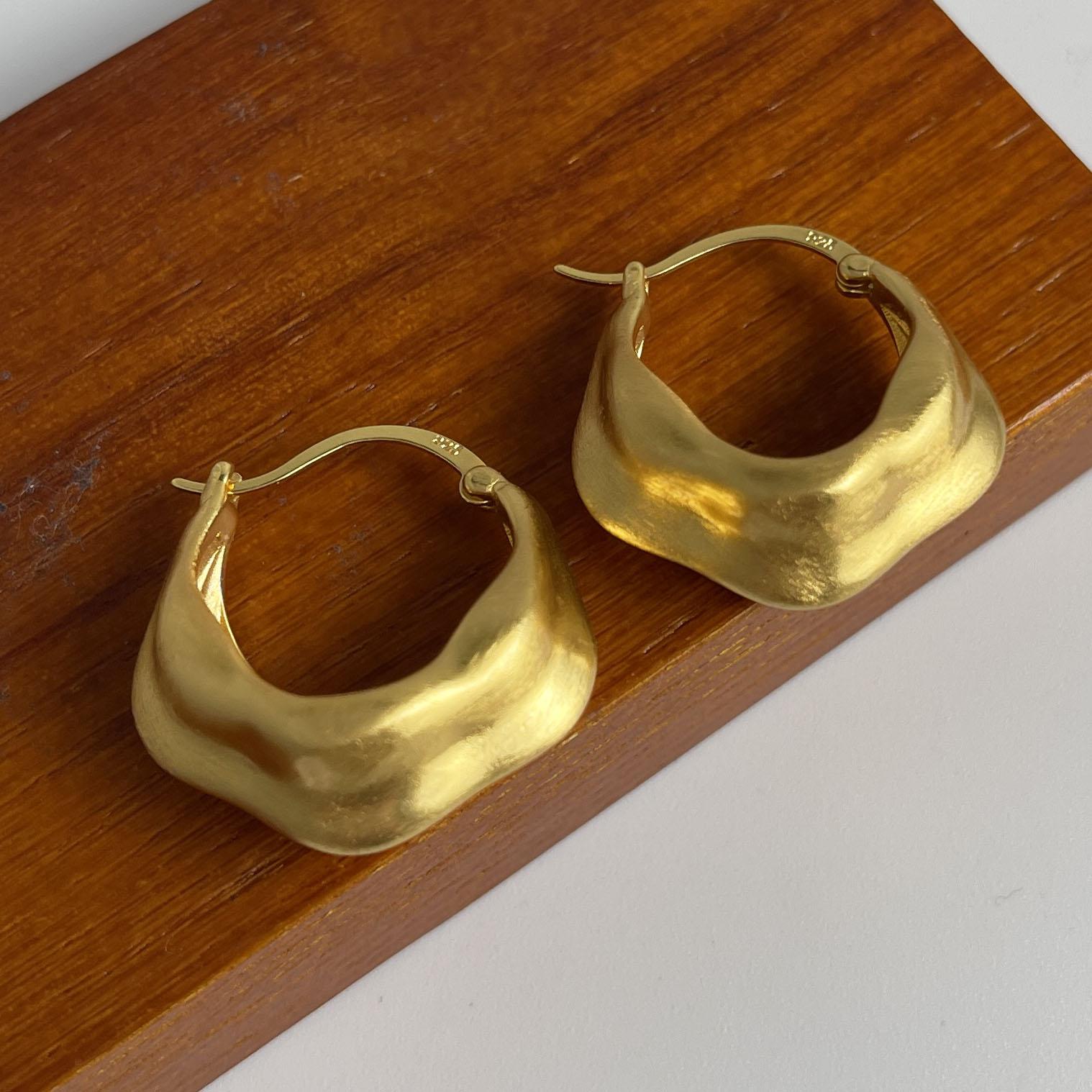 925 Sterling Silver Vintage Earrings For Women Trendy Simple Gold Heavy Earring Jewelry Prevent Allergy Party Accessories Gift
925 Sterling Silver Vintage Earrings For Women Trendy Simple Gold Heavy Earring Jewelry Prevent Allergy Party Accessories Gift