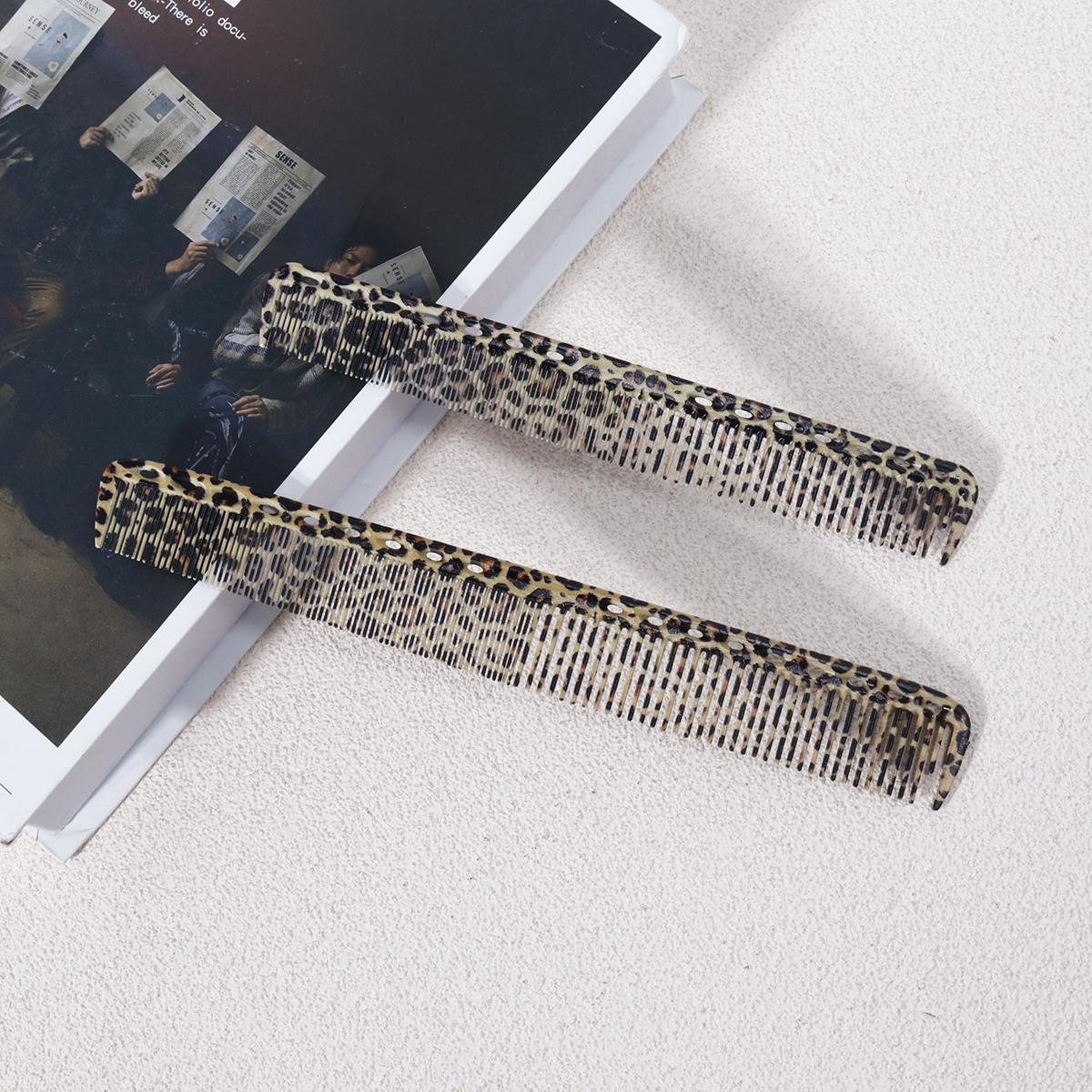 2pcs leopard print pattern hair comb, fine tooth anti-static hair comb, precise hair separation, suitable for all hair types
2pcs leopard print pattern hair comb, fine tooth anti-static hair comb, precise hair separation, suitable for all hair types