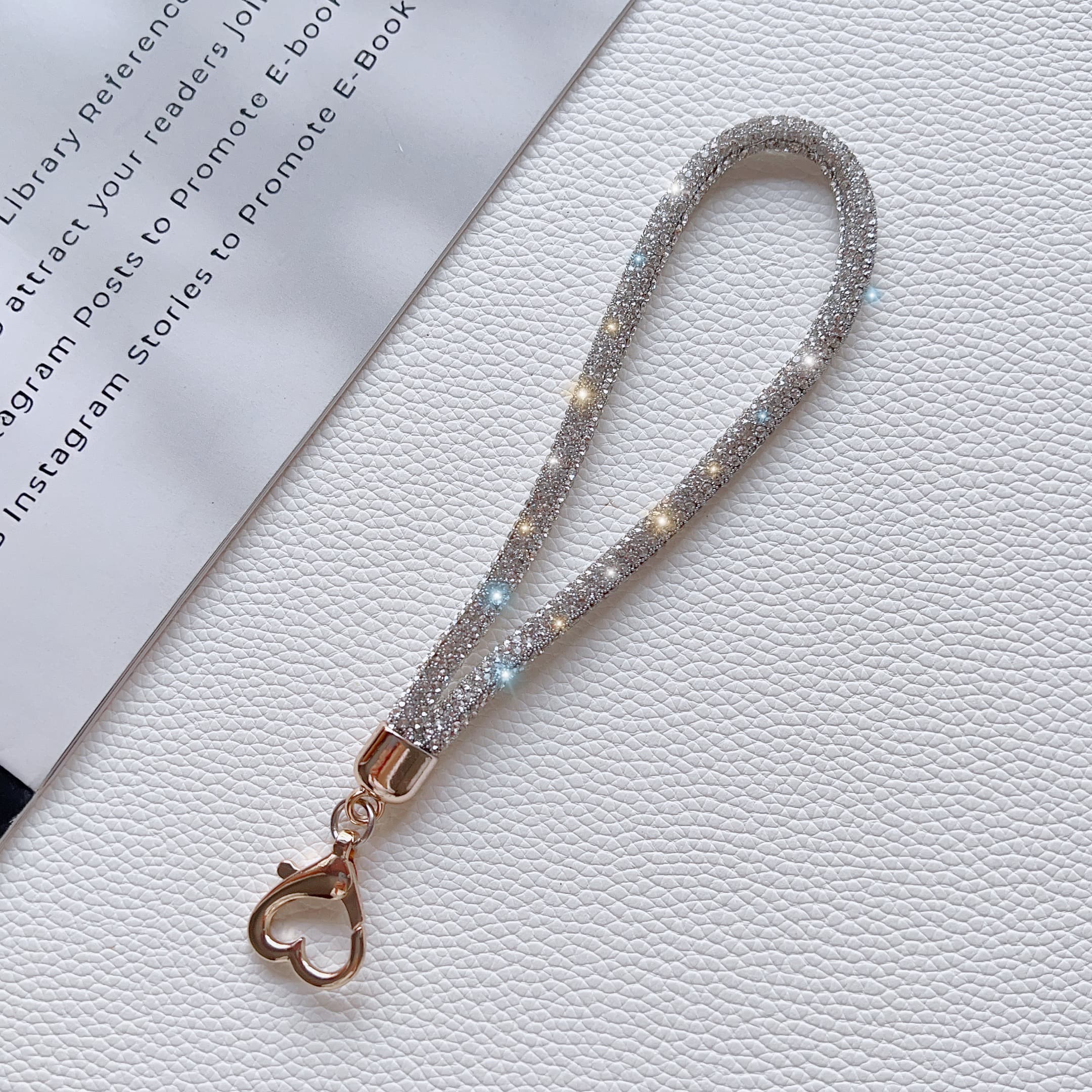 Glitter Rhinestone Phone Lanyard Phone Crystal Wrist Straps Keychain Hanging Anti-lost Rope Bling Bling Hanging Cord
Glitter Rhinestone Phone Lanyard Phone Crystal Wrist Straps Keychain Hanging Anti-lost Rope Bling Bling Hanging Cord