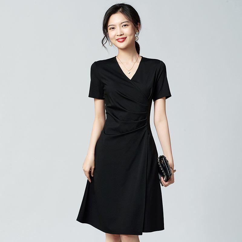 Летнее новое элегантное платье приталенного силуэта с V-образным вырезом черного цвета Black S
Летнее новое элегантное платье приталенного силуэта с V-образным вырезом черного цвета Black S