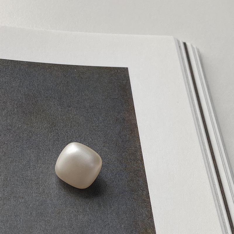 Yisen Women s Knit Cardigan with Square Pearl Cheongsam Collar and Decorative Buckle
Yisen Women s Knit Cardigan with Square Pearl Cheongsam Collar and Decorative Buckle