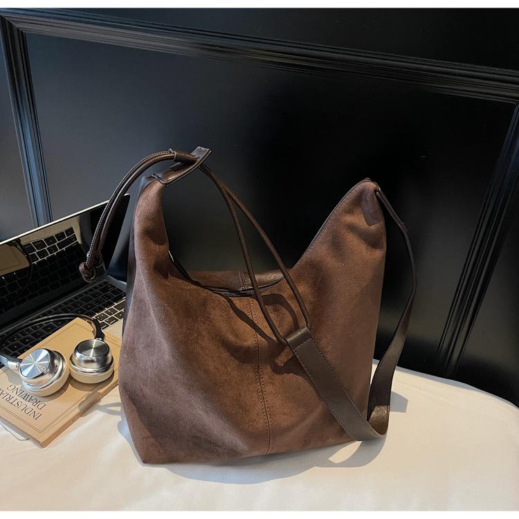 2025 осень и зима большая вместительная сумка-тоут для поездок на работу новая модная ретро замшевая на плечо сумка-мессенджер темно-коричневого
2025 осень и зима большая вместительная сумка-тоут для поездок на работу новая модная ретро замшевая на плечо сумка-мессенджер темно-коричневого