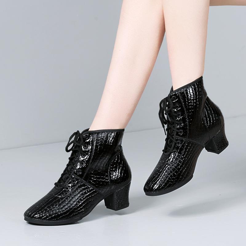 New Latin dance shoes soft-faced high-top dance shoes square dance shoes women s soft-soled catwalk body shoes practice boots 34
New Latin dance shoes soft-faced high-top dance shoes square dance shoes women s soft-soled catwalk body shoes practice boots 34