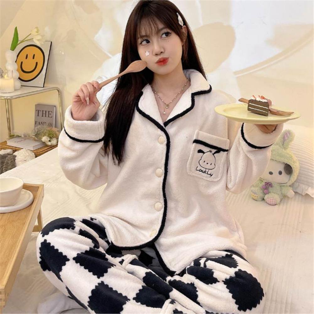 Новая осенне-зимняя фланелевая пижама, кардиган с лацканами, повседневный милый теплый костюм для девочки XL
Новая осенне-зимняя фланелевая пижама, кардиган с лацканами, повседневный милый теплый костюм для девочки XL