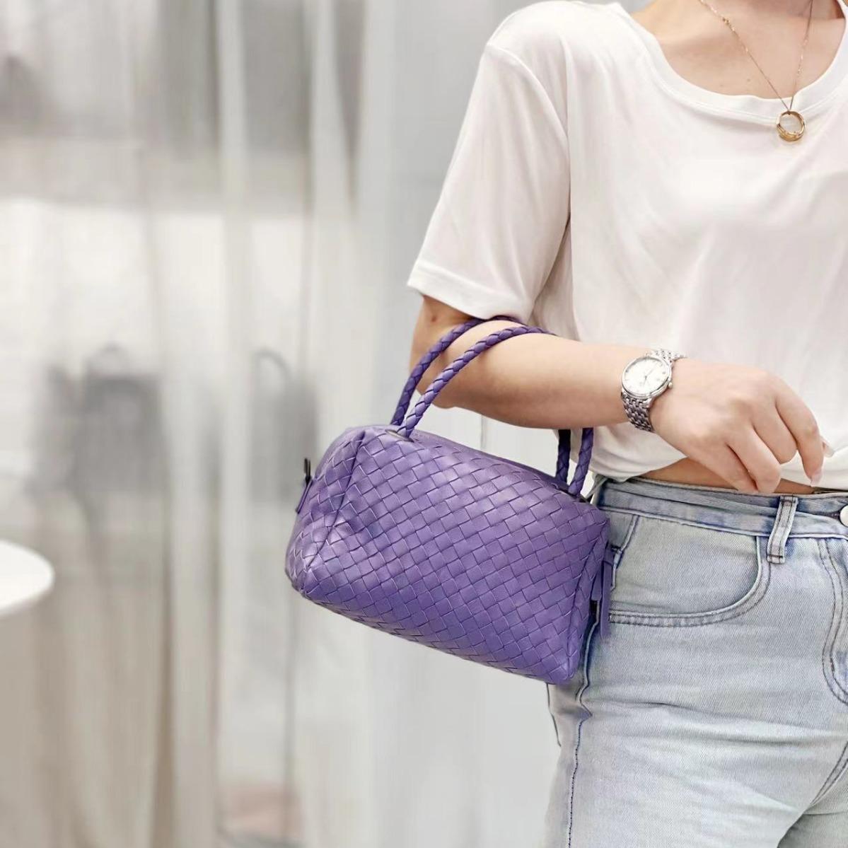 Cross Border Boston Women s Handbag Crossbody Bag Large Capacity Leather Women s Bag Pillow Bag 21x12x15cm чорний
Cross Border Boston Women s Handbag Crossbody Bag Large Capacity Leather Women s Bag Pillow Bag 21x12x15cm чорний