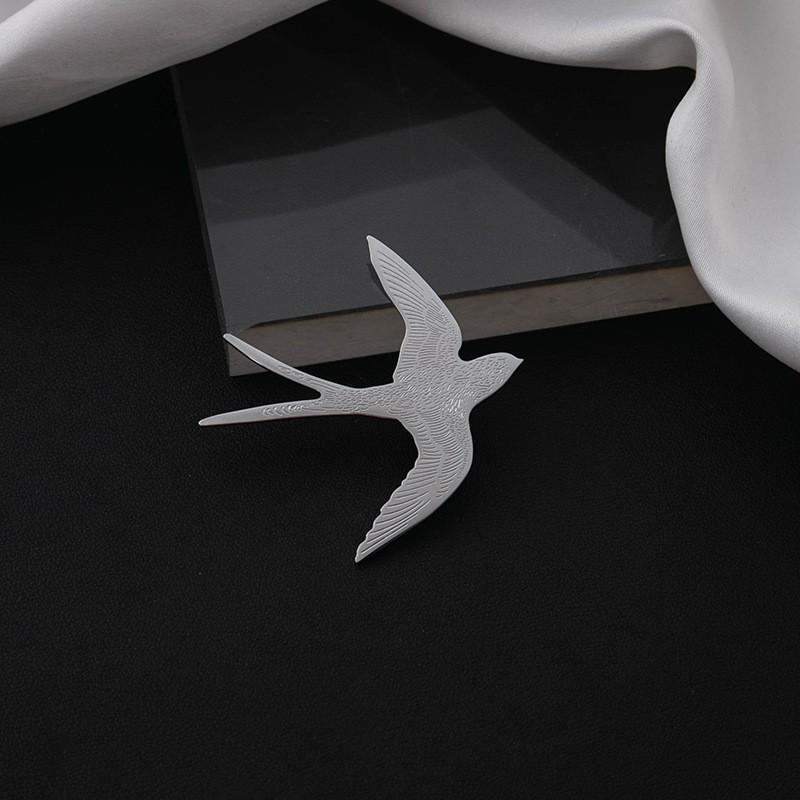 Retro Popular Matte Swallow Brooch, Simple High-End Exquisite Pin, Blazer Creative Accessories
Retro Popular Matte Swallow Brooch, Simple High-End Exquisite Pin, Blazer Creative Accessories