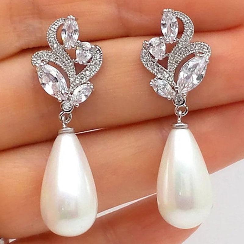 2026 New High end Premium Leaf Earrings for Women, Set with Cubic Zirconia Pearls, Light Luxury Design, Zircon Accessories
2026 New High end Premium Leaf Earrings for Women, Set with Cubic Zirconia Pearls, Light Luxury Design, Zircon Accessories