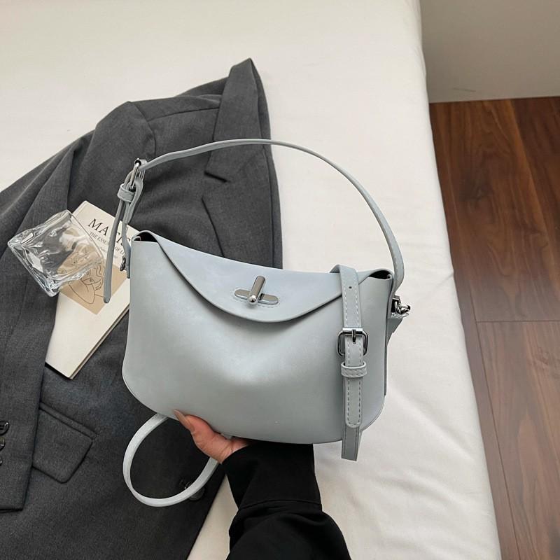 High-end Retro Portable Dumpling Bag Female Niche Design Large-capacity Commuting Shoulder Cross-body Mother-and-child синій
High-end Retro Portable Dumpling Bag Female Niche Design Large-capacity Commuting Shoulder Cross-body Mother-and-child синій