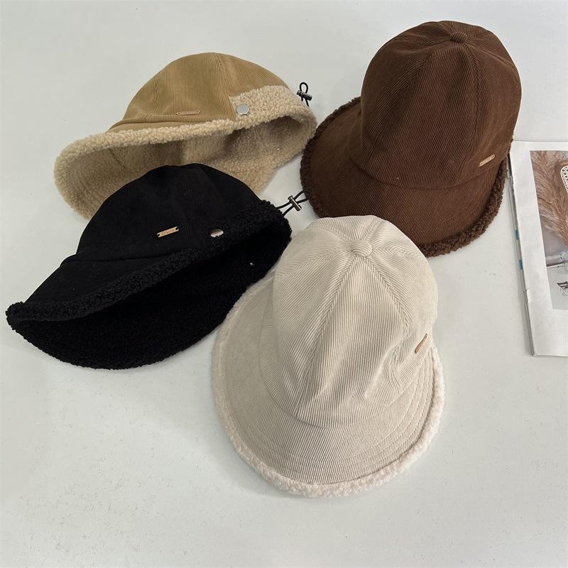 Autumn and winter corduroy velvet warm fisherman hat children show their faces small, wear masks on both sides, wide brim peaked cap tide M(56-58cm) темно-коричневого кольору
Autumn and winter corduroy velvet warm fisherman hat children show their faces small, wear masks on both sides, wide brim peaked cap tide M(56-58cm) темно-коричневого кольору