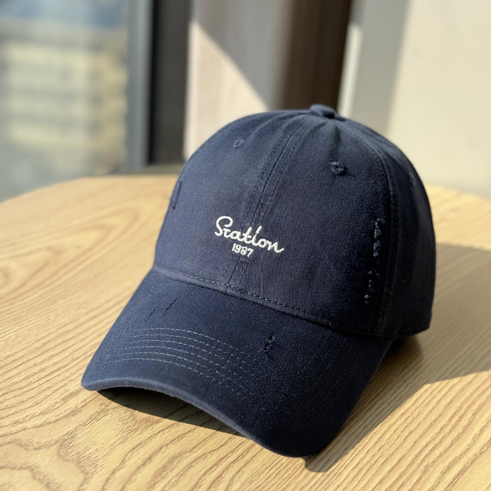 Spring and summer new casual simple versatile embroidered letter soft-top baseball cap for women, makes the face look smaller, trendy couple s hat Adult54-60Adjustable темно-синього кольору
Spring and summer new casual simple versatile embroidered letter soft-top baseball cap for women, makes the face look smaller, trendy couple s hat Adult54-60Adjustable темно-синього кольору