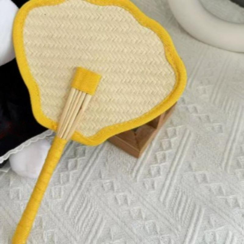 New mini love Pu Fan finished summer Princess straw Fan petal round peach heart Fan жовтий
New mini love Pu Fan finished summer Princess straw Fan petal round peach heart Fan жовтий
