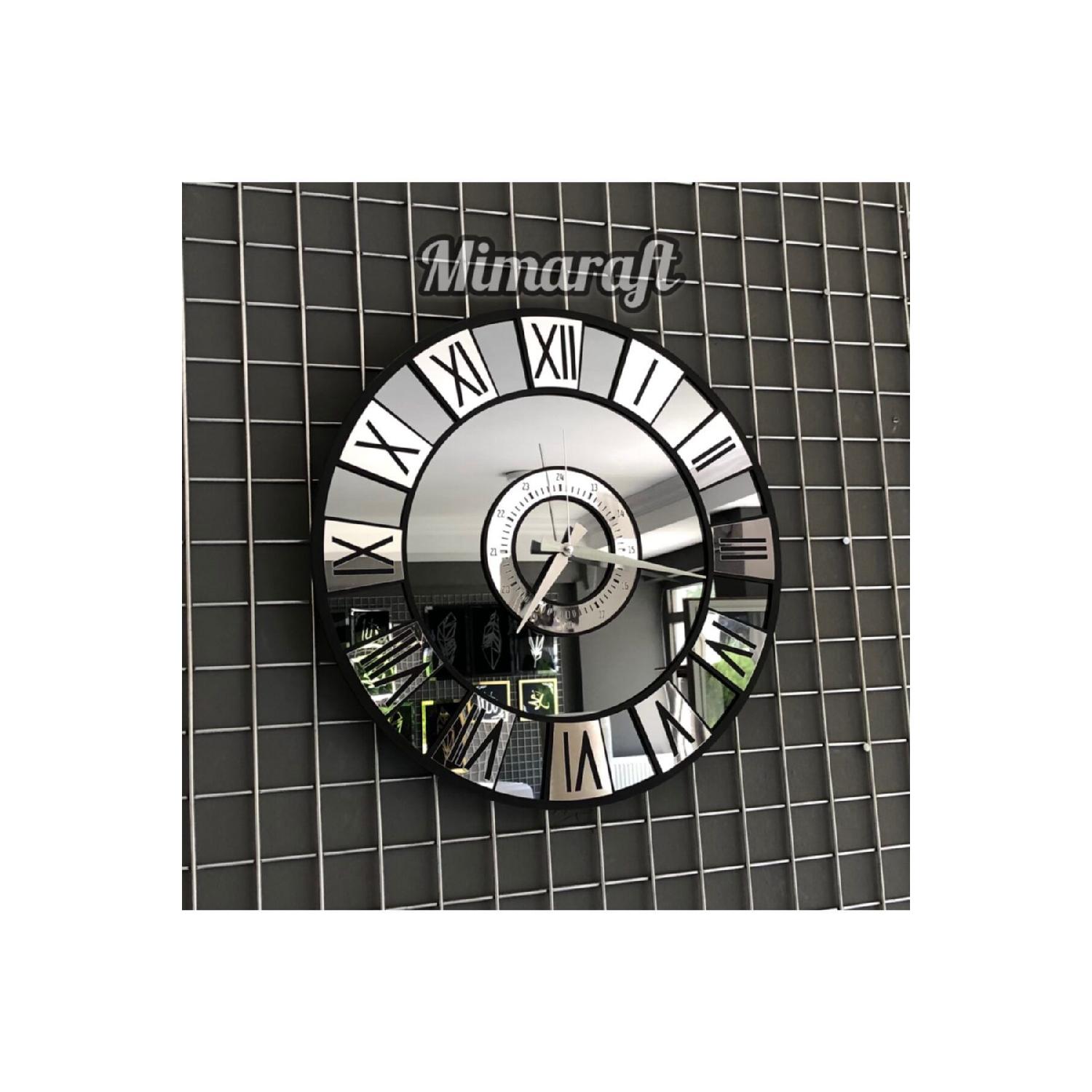 Зеркальные настенные часы специальной серии - 70 см
Зеркальные настенные часы специальной серии - 70 см