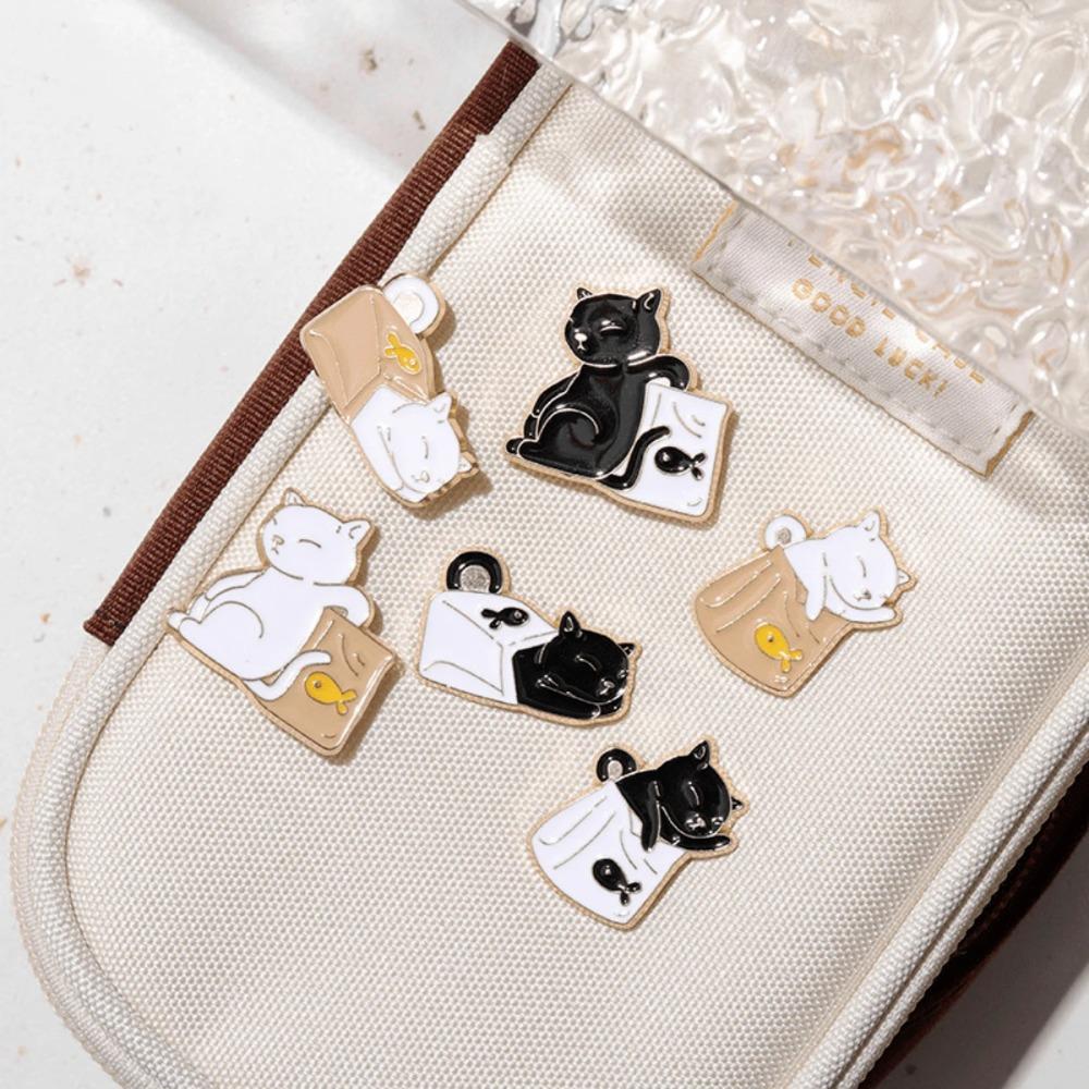 6 шт. Женский милый мультяшный кот рюкзак или шарф аксессуар, куртка или сумка украшение значок
6 шт. Женский милый мультяшный кот рюкзак или шарф аксессуар, куртка или сумка украшение значок