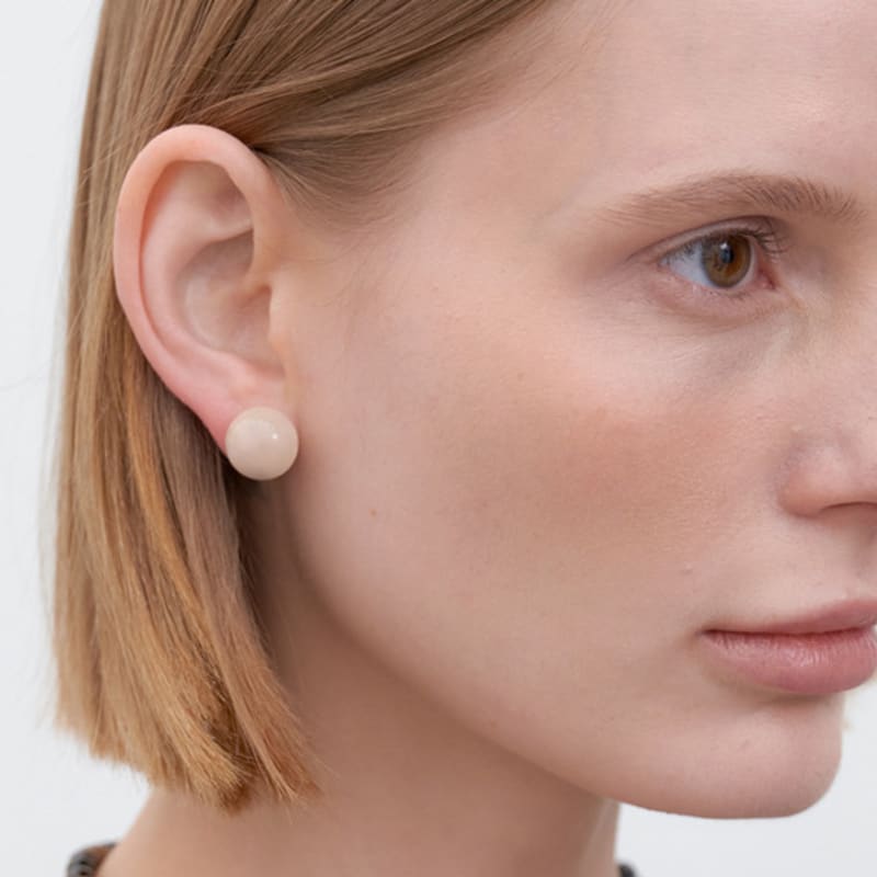 halden formica big ball earrings (E032_ivory) ivory
halden formica big ball earrings (E032_ivory) ivory