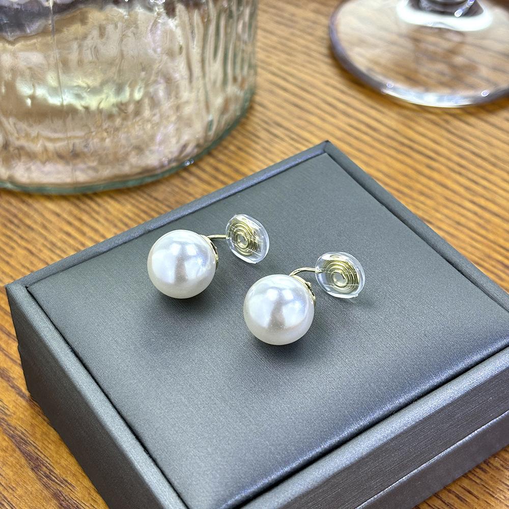 French Simple Pearl Earrings, Niche Light Luxury High-End Sense Without Ear Holes, Mosquito Coil Disc Pearl Ear Clips
French Simple Pearl Earrings, Niche Light Luxury High-End Sense Without Ear Holes, Mosquito Coil Disc Pearl Ear Clips