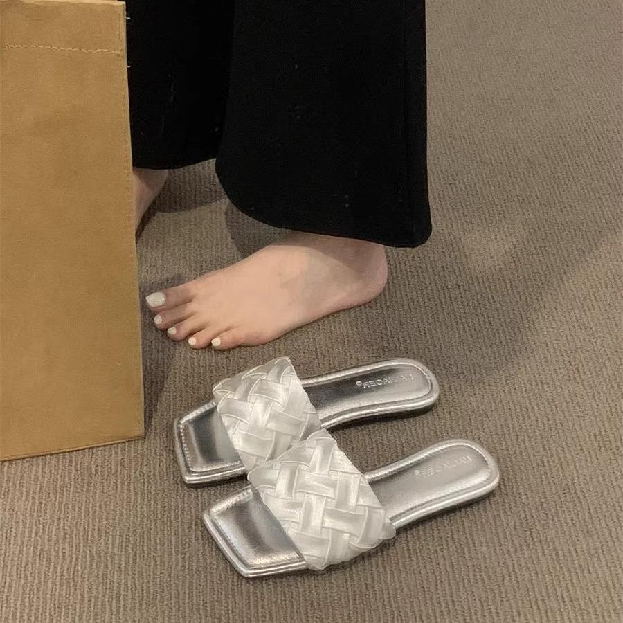 Summer with skirts, small sandals, women s shoes, new silver square-headed open-toed soft flat-bottomed one-word slippers 35 чёрный
Summer with skirts, small sandals, women s shoes, new silver square-headed open-toed soft flat-bottomed one-word slippers 35 чёрный