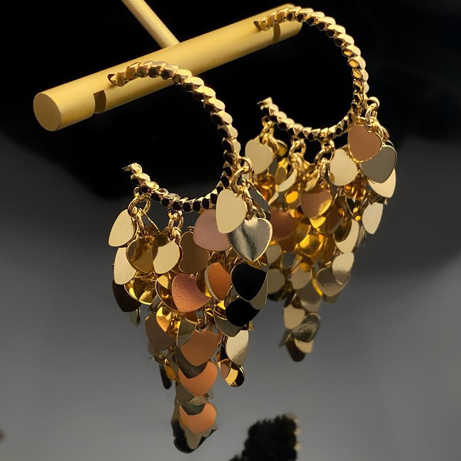 Love sequined fringed C-shaped earrings, personalized fashion design, stud earrings, high-end sense, niche temperament, earrings, women
Love sequined fringed C-shaped earrings, personalized fashion design, stud earrings, high-end sense, niche temperament, earrings, women